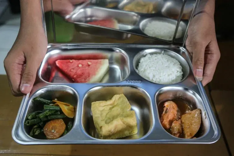 Siswa Kurang Suka Makan Bergizi Gratis? Studi Mahasiswa FKM UNEJ di Jember Ungkap Tantangan Program Makan Siang di Sekolah