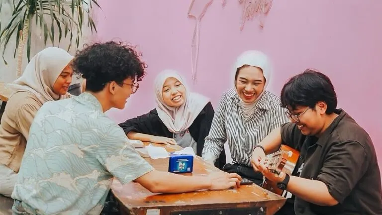 Rahasia Ketahanan Remaja Surabaya: Bahagia dengan Hidup Jadi Kunci!