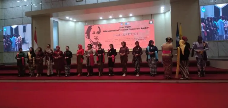 FKM Berkilau di Hari Kartini: Ibu Sonya Tampil Memukau di Fashion Show UNEJ