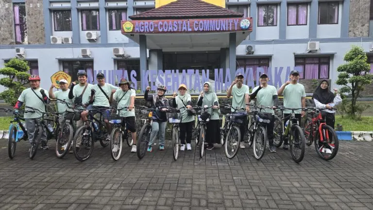 Civitas Akademika FKM UNEJ Turut Meriahkan Fun Bike Pancasila 2025
