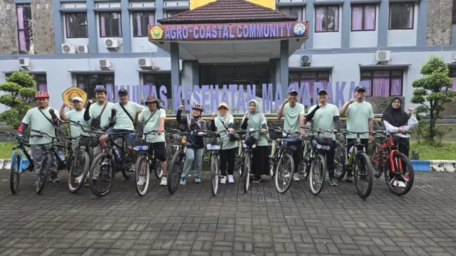 Civitas Akademika FKM UNEJ Turut Meriahkan Fun Bike Pancasila 2025