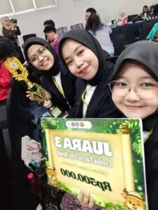 Selamat! Mahasiswa S1 Kesmas Raih Juara 3 Lomba Karya Tulis Ilmiah NUTRISCOM 2025 UNESA
