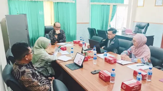 Advokasi Wujudkan Peraturan Daerah tentang KTR: Tim FKM UNEJ Lakukan Audiensi dan Serahkan Draft Perda kepada Pemkab melalui Kepala Dinas Kesehatan Kabupaten Jember