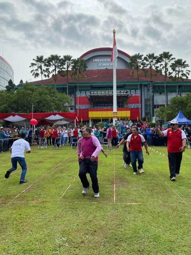 FKM UNEJ Borong 3 Gelar Juara di Lomba Harmoni Pagi Dies Natalis ke-61 UNEJ