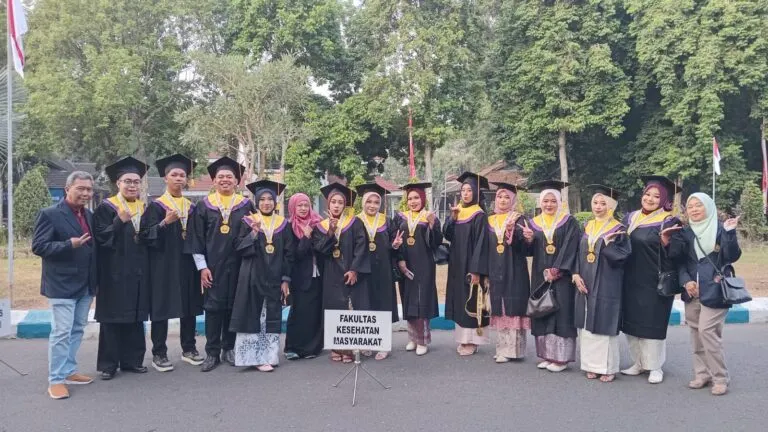 FKM Universitas Jember Cetak 18 Lulusan Unggul pada Yudisium Ke-103