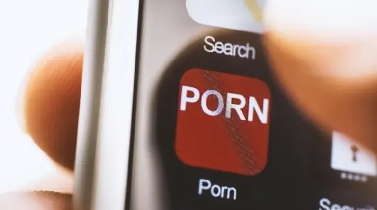 Riset Mahasiswa FKM UNEJ Ungkap Hubungan Paparan Pornografi dan Perilaku Seksual Berisiko di Kalangan Mahasiswa