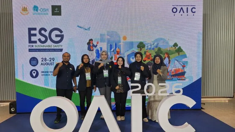 Membawa Inovasi Media K3 Indonesia ke Panggung Internasional, Mahasiswa FKM UNEJ Presentasikan Weather Forecast-Integrated PPE Calendar di OAIC 2026