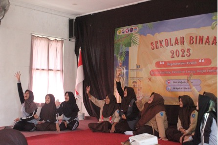 HIMAKESMA FKM UNEJ Sukses Gelar Sekolah Binaan 2025 di MAS Al-Qodiri: Edukasi Kesehatan Reproduksi dan Kenalkan Dunia Kampus dengan Semangat “Joy in Learning, Health in Living, Bright Future”