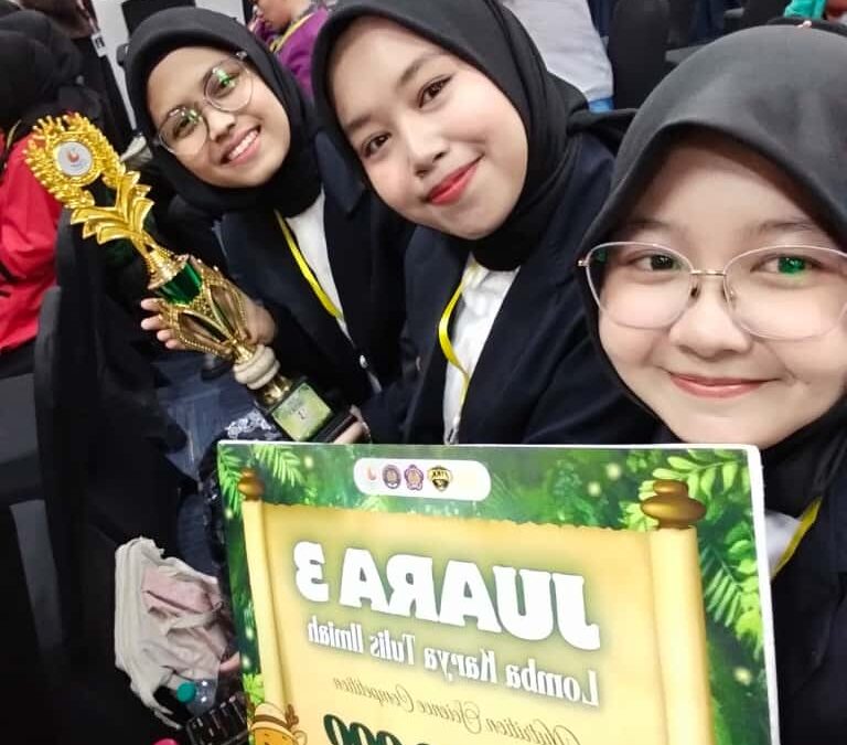 Selamat! Mahasiswa S1 Kesmas Raih Juara 3 Lomba Karya Tulis Ilmiah NUTRISCOM 2025 UNESA