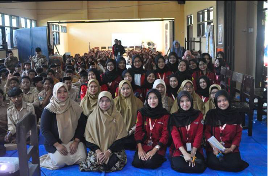 UKM HERO FKM UNEJ Gelar Edukasi Komprehensif Peringatan Hari AIDS Sedunia 2025 di SMA Al Azhar